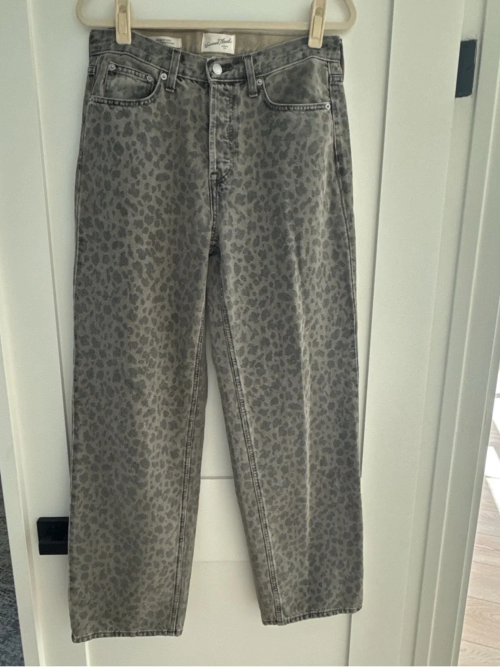 Universal Thread Leopard 90’s Mid Rise Jeans - Picture 1 of 4